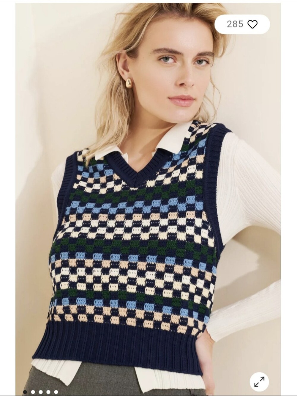 Urban Outfitters Sleeveless V-Neck Checker Knit Sweater Vest in Navy and Cream